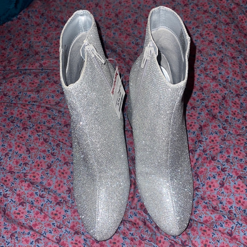 NWT Steve Madden Silver Glittery Boots